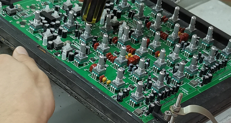 چگونه با بهینه سازی زنجیره تامین هزینه تولید کارخانه های PCBA را کاهش دهیم؟