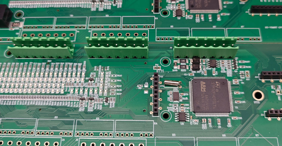 چگونه کارخانه‌های PCBA می‌توانند با چالش‌های سفارشات سریع مقابله کنند؟